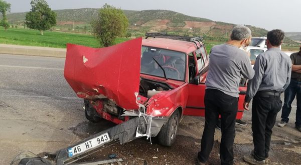 Kahramanmaraş'ta iki otomobilin çarpışması sonucu 2 kişi yaralandı!