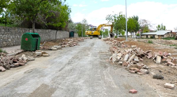 Büyükşehir, Elbistan Pınarbaşı Caddesi’ni Yeniliyor