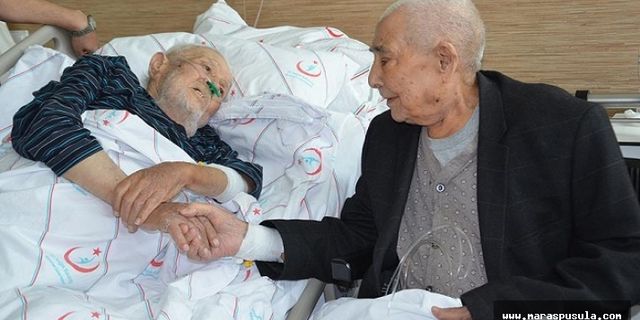 Asker arkadaşları 72 yıl sonra hastane odasında buluştu