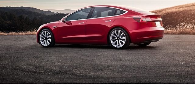 Tesla Uygun Fiyatlı Elektrikli Aracını Piyasaya Sürdü