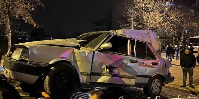 Kahramanmaraş'ta otomobil çöp aracına çarptı: 2 yaralı