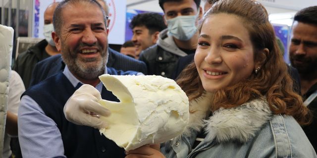 Kahramanmaraş dondurması Gaziantep'te ikram edildi!