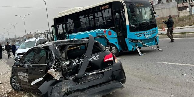 Kahramanmaraş'ta sürücü eğitim aracı ile otobüs çarpıştı!