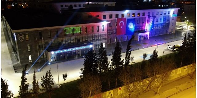Kahramanmaraş'ta Emniyet Müdürlüğü binası polis haftasına özel ışıklandırıldı