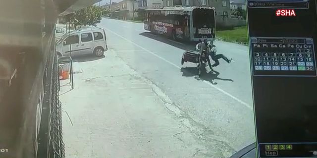 Kahramanmaraş'ta otobüsten inen kişiye motosiklet çarptı!