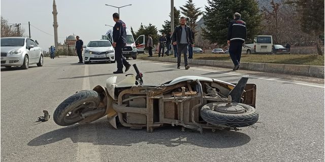 Elbistan'da otomobil ile elektrikli bisikletin çarpışması sonucu 1 kişi yaralandı!