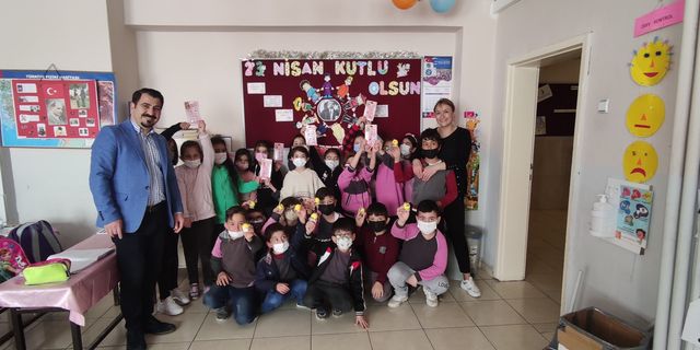 Sivas Turizm Derneği'nden çocuklara 23 Nisan hediyesi