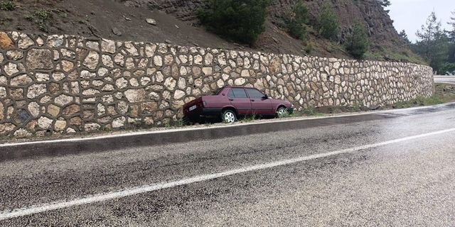 Kahramanmaraş'ta kontrolden çıkan otomobil istinat duvarına çarptı!