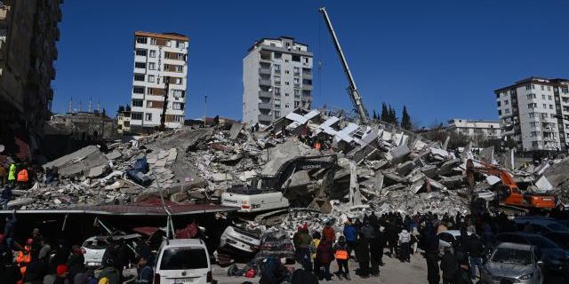 Depremlerde can kaybı 14 bin 351'e yükseldi