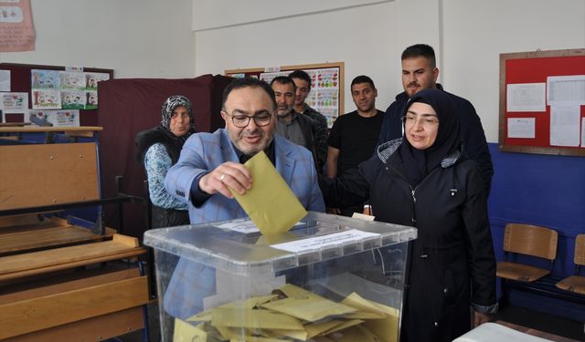 AK Parti Yerel Yönetimler Başkan Yardımcısı Veli Böke oyunu Kahramanmaraş'ta kullandı