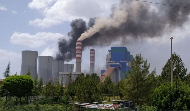 Afşin-Elbistan B Termik Santrali'nde çıkan yangına ekiplerce müdahale ediliyor