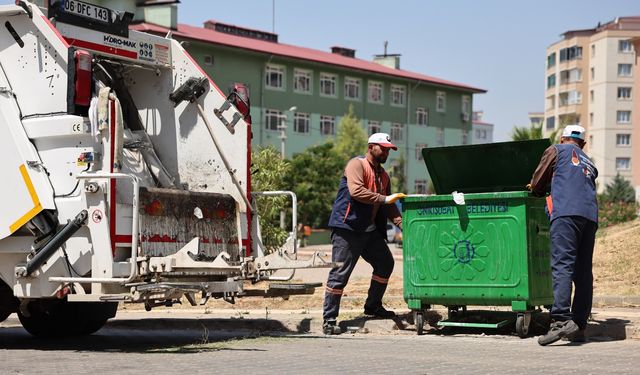 Onikişubat Belediyesi’nden her noktada hummalı temizlik çalışması