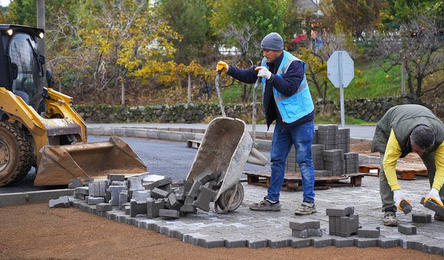 Dulkadiroğlunda Kilit Parke Bakım Çalışmaları Devam Ediyor