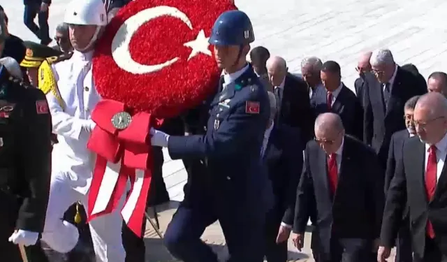 Devlet erkanı Ata'nın huzurunda