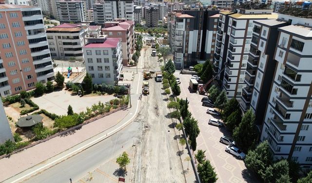 Onikişubat Belediyesi, asfalt ekibini Haydarbey ve Oruç Reis Mahallesi’ne taşıdı