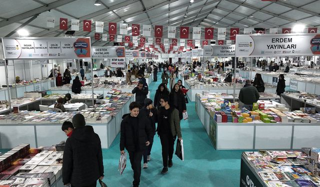 Büyükşehir’in Uluslararası Kitap Fuarı Katılımcıların Beğenisini Kazanıyor