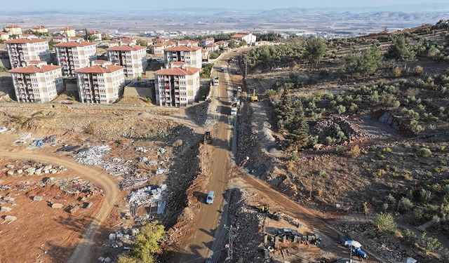 Büyükşehir, Türkoğlu Orçan Caddesi ve Bağlantı Yollarında Yenilemelerini Sürdürüyor