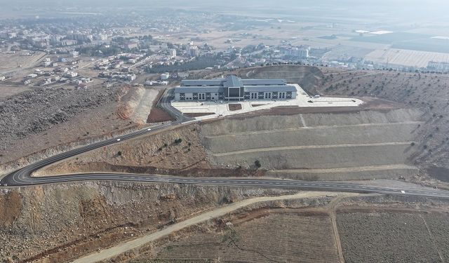 Büyükşehir, Türkoğlu Acil Durum Hastanesi Yolunu Tamamladı