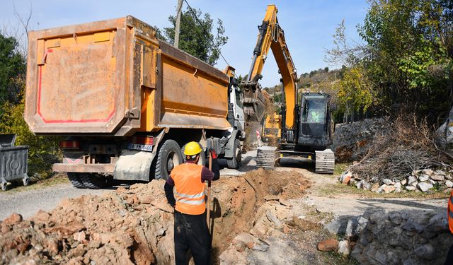 Büyükşehir, Bir Mahallenin Daha İçmesuyu Sorununu Çözüme Kavuşturuyor