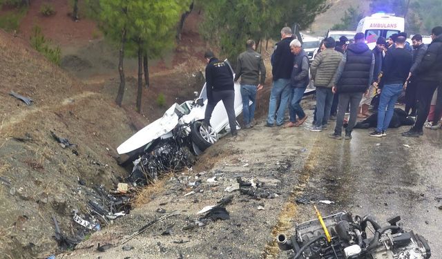 Andırın‘da otomobil ile hafif ticari araç çarpıştı: 2’si çocuk 8 yaralı