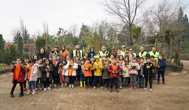 Büyükşehir’in Serası, Minik Misafirleriyle Çiçek Açtı