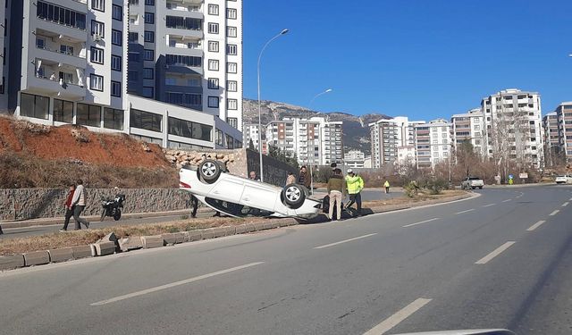 Kahramanmaraş’ta otomobil ters döndü