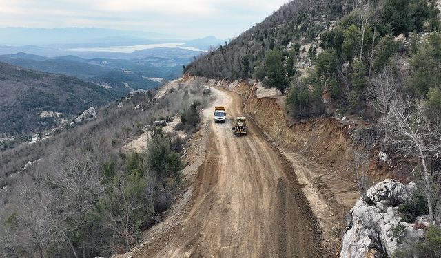 Büyükşehir, Andırın Kırsalında 10 Mahallenin Daha Ulaşımını Güçlendiriyor