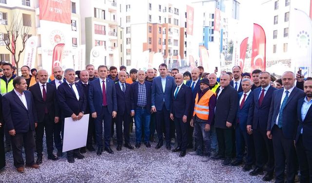 Bakan Murat Kurum, Kahramanmaraş’ta Deprem Konutlarını İnceledi