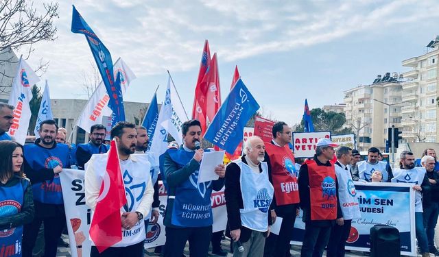 Kamu Çalışanları Protesto Etti