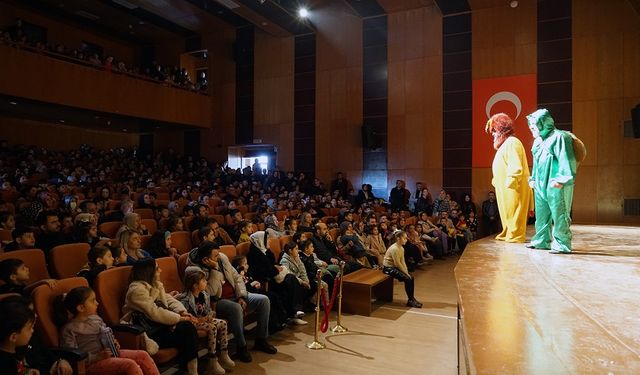 Kahramanmaraş'ta Minikler, Büyükşehir’in Tiyatrosunda Doğa Sevgisini Keşfetti