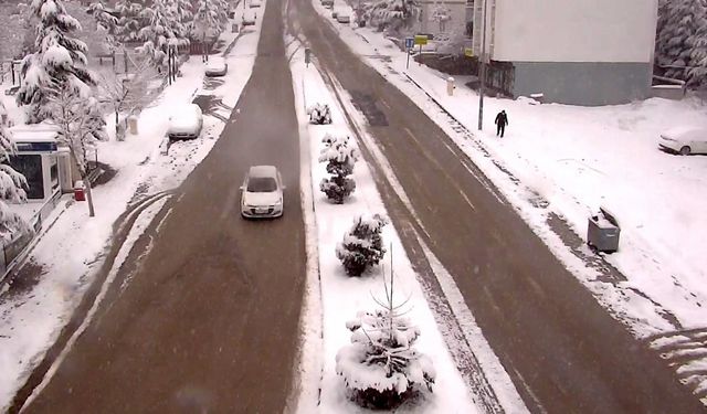 Kahramanmaraş’ta kar küreme çalışmaları devam ediyor