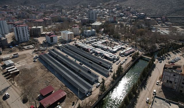 Kahramanmaraş Güneşli ve Kocasinan Çarşıları Elbistan’da Faaliyete Geçti