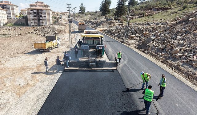 Büyükşehir Türkoğlu’nda Arterleri Bir Bir Yeniliyor