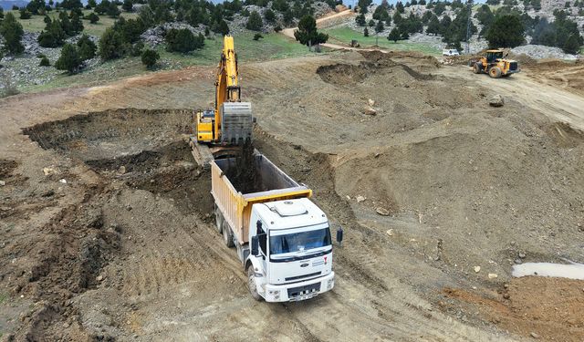Nurhak’ta Yollar Büyükşehir’le Yenileniyor