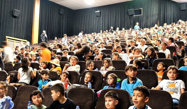 Onikişubat Belediyesi’nden kırsaldaki 1500 öğrenciye sinema hediyesi