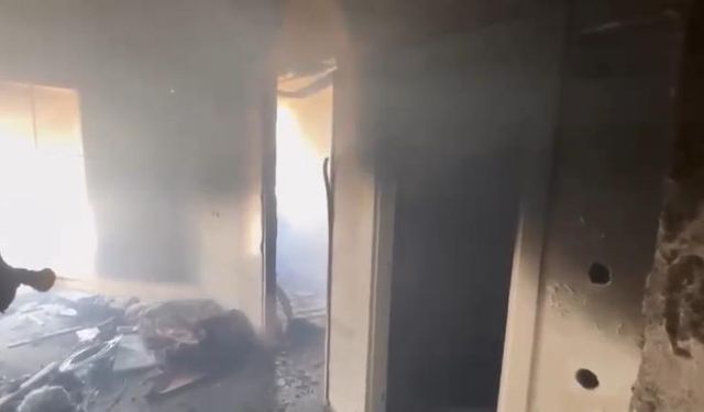 Kahramanmaraş’ta ağır hasarlı binada yangın paniği