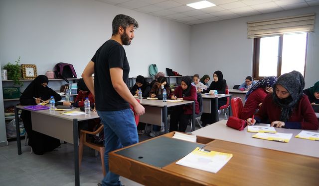 Etüt, Kütüphane, Sosyal Alanlar: Pusula Maraş Gençleri Bekliyor