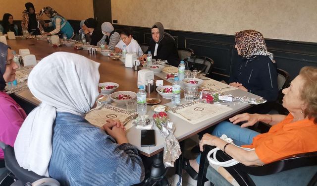 Anneler Gününde Depremzede Anneler unutulmadı