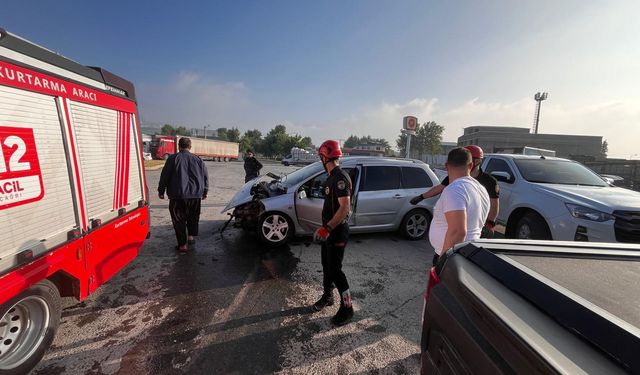 Kahramanmaraş’ta servis minibüsüyle otomobil çarpıştı: 12 yaralı