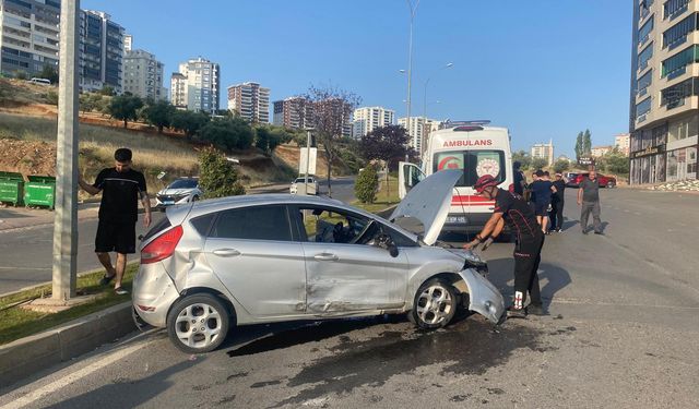 Kahramanmaraş’ta iki otomobil çarpıştı: 1 yaralı