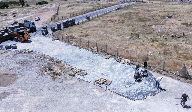 Büyükşehir’den Elbistan Yapılı ve Keçemağara’da Çevre Düzeni ve Yol Çalışması