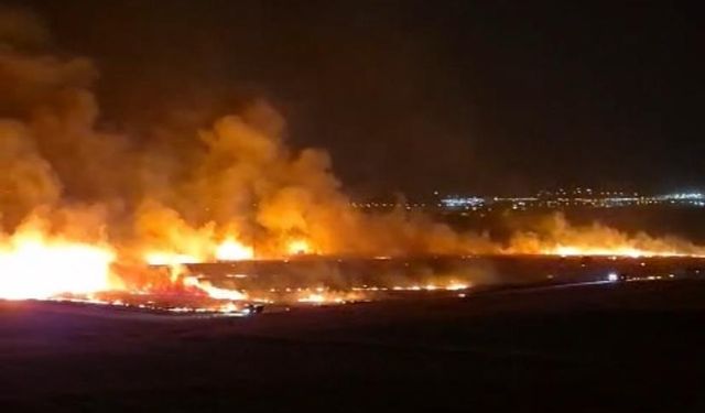 Kahramanmaraş’ta anız yangını geceyi gündüze çevirdi