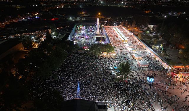 Geleneksel Ağustos Fuarı’na İlk Gün Ziyaretçi Akını Yaşandı