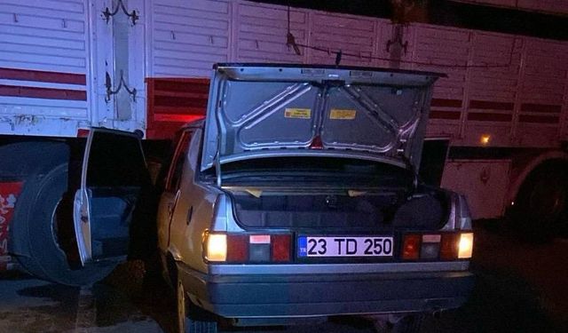 Kahramanmaraş’ta otomobil tıra ok gibi saplandı