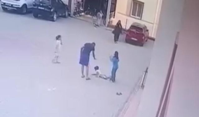 Kahramanmaraş’ta küçücük çocuğu yere çarptı