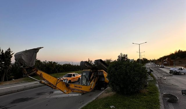 Kahramanmaraş'ta freni patlayan tır ile otomobil çarpıştı: 2 yaralı