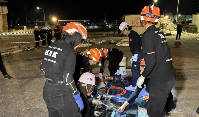 Kahramanmaraş’ta Bacıyan Arama Kurtarma Ekibi ile Enkaz Tatbikatı