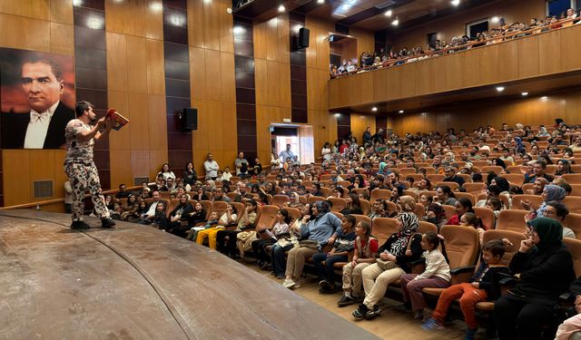 Çocuklar Büyükşehir’in Gösterisiyle Eğlence Dolu Bir Gün Geçirdi