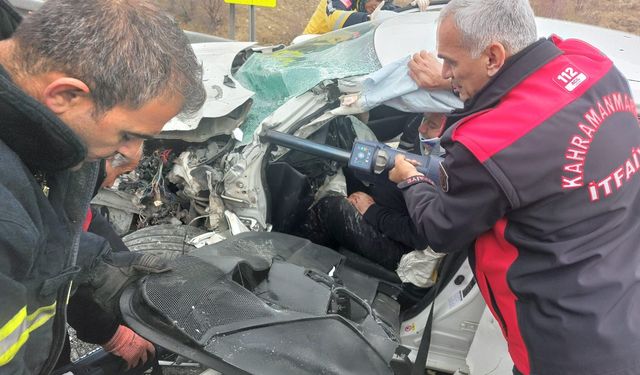 Kahramanmaraş’ta hafif ticari araç ile otomobil çarpıştı: 2 yaralı