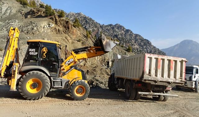 Onikişubat Belediyesi’nden aynı anda 17 farklı kırsal mahalleye ulaşım yatırımı